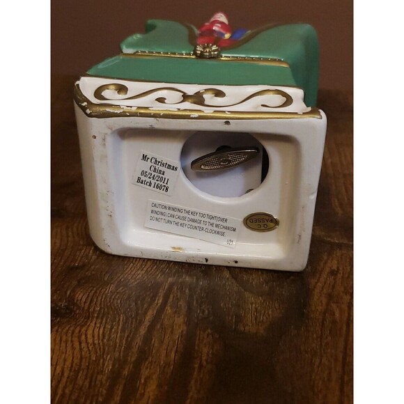 Mr. Christmas Hinged Music Box Sleigh Animated Ornament Joy to the World 2011 - Picture 11 of 12